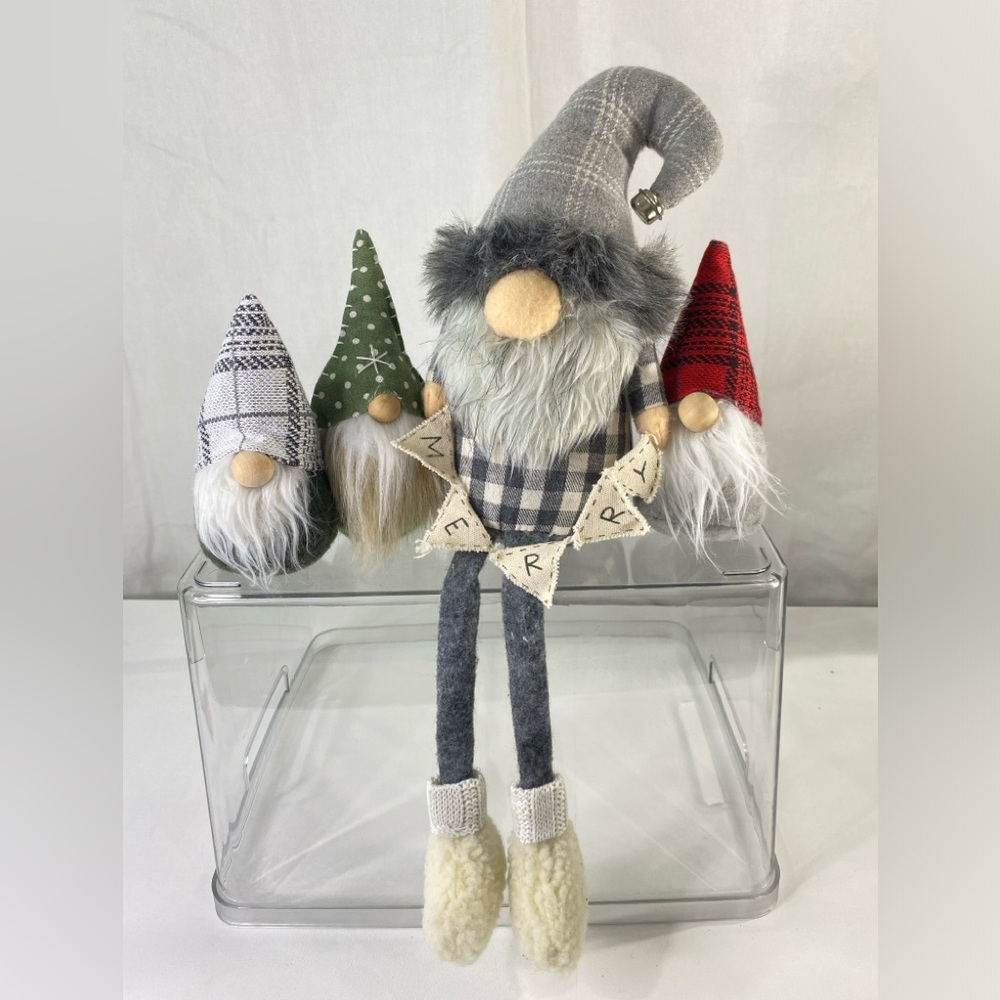 Mud Pie Gray Plaid Felt Gnome with friends Shelf Mantle Holiday Christmas Decor